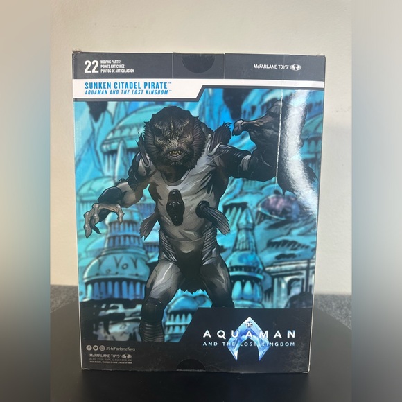 McFarland Toys Sunken Citadel Pirate Aquaman and the Lost Kingdom Mega Figure - Picture 8 of 13